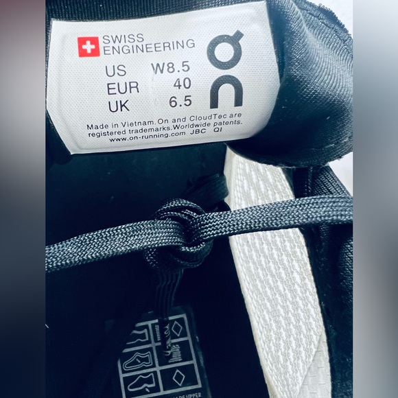 On CloudBoom Women Sneakers - Picture 11 of 11